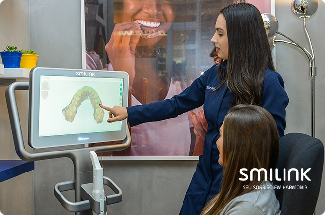 Planejamento 3D do tratamento ortodôntico com aparelho dental invisível